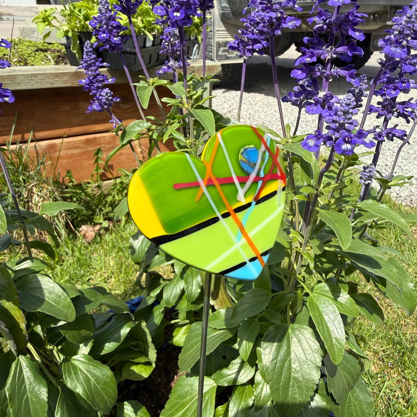 TriAngle Stake Mount™ – Universal Multi-Angle Garden Stake Mount